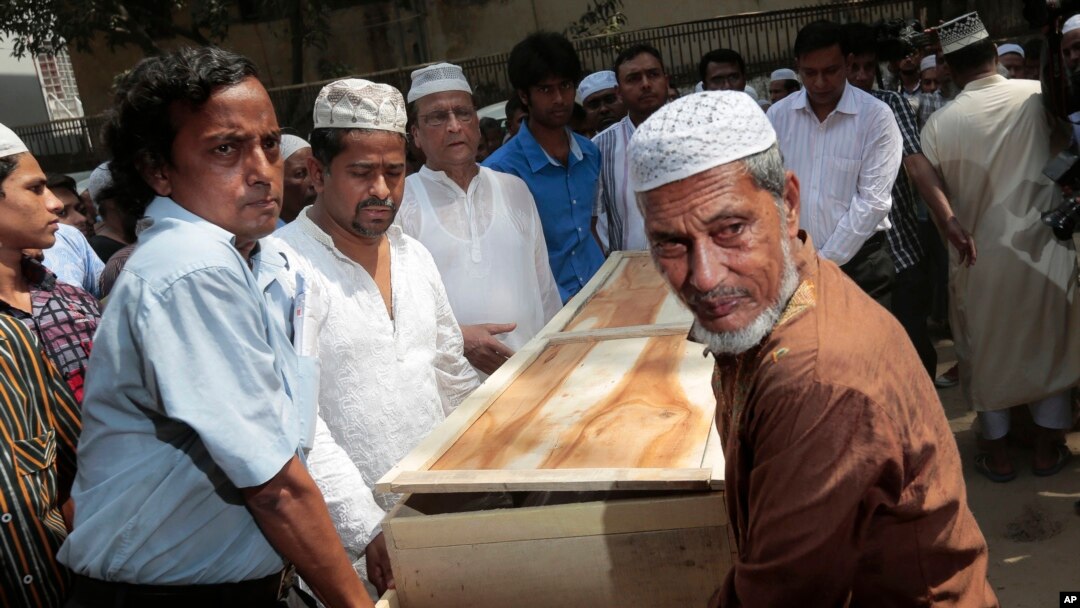 Pemakaman jenazah Xulhaz Mannan. Dhaka, Bangladesh. (AP Photo)