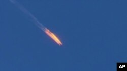 تصویری از یک ویدئو که نشان می دهد جنگنده روسی پیش از سقوط شعله ور شده است