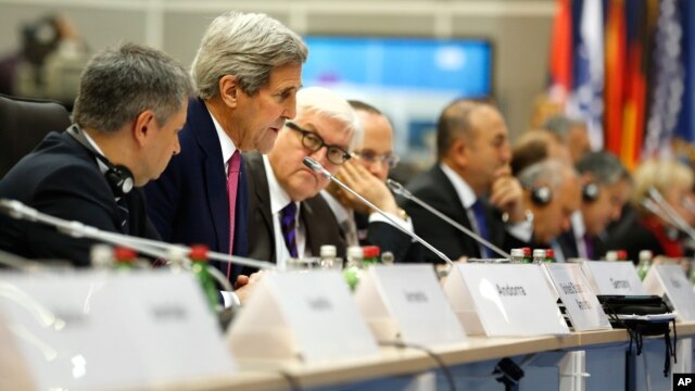 El secretario de Estado de Estados Unidos, John Kerry, urgió al resto de naciones reunidas en París, para que aprueben un acuerdo sostenible sobre cambio climático.