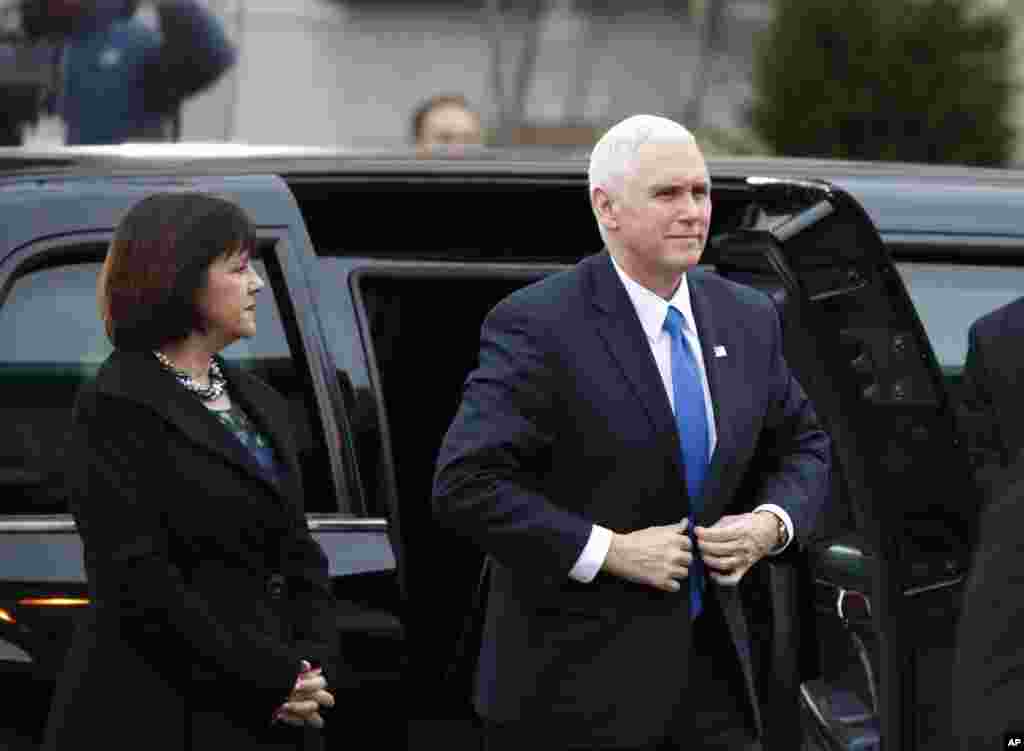 Le vice-président élu Mike Pence et sa femme Karen arrivent à l’église épiscopale de St. John en face de la Maison Blanche pour un culte quelque temps avant l’investiture, à Washington, 20 janvier 2017.