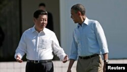 U.S. President Barack Obama (R) and Chinese President Xi Jinping walk the grounds at The Annenberg Retreat at Sunnylands in Rancho Mirage, California Jun. 8, 2013.