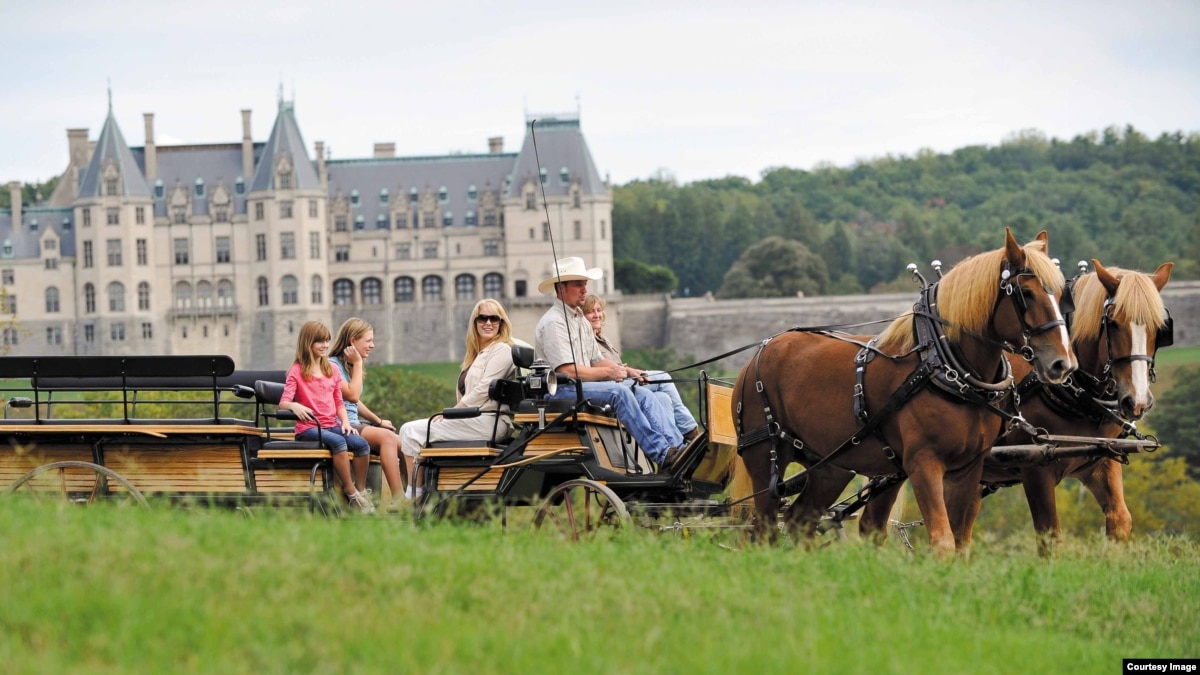 Biltmore Estate Takes Visitors Back In Time   75593593 3650 4465 A88B 00CB59E25ED5 Cx11 Cy0 Cw88 W1200 R1 S 