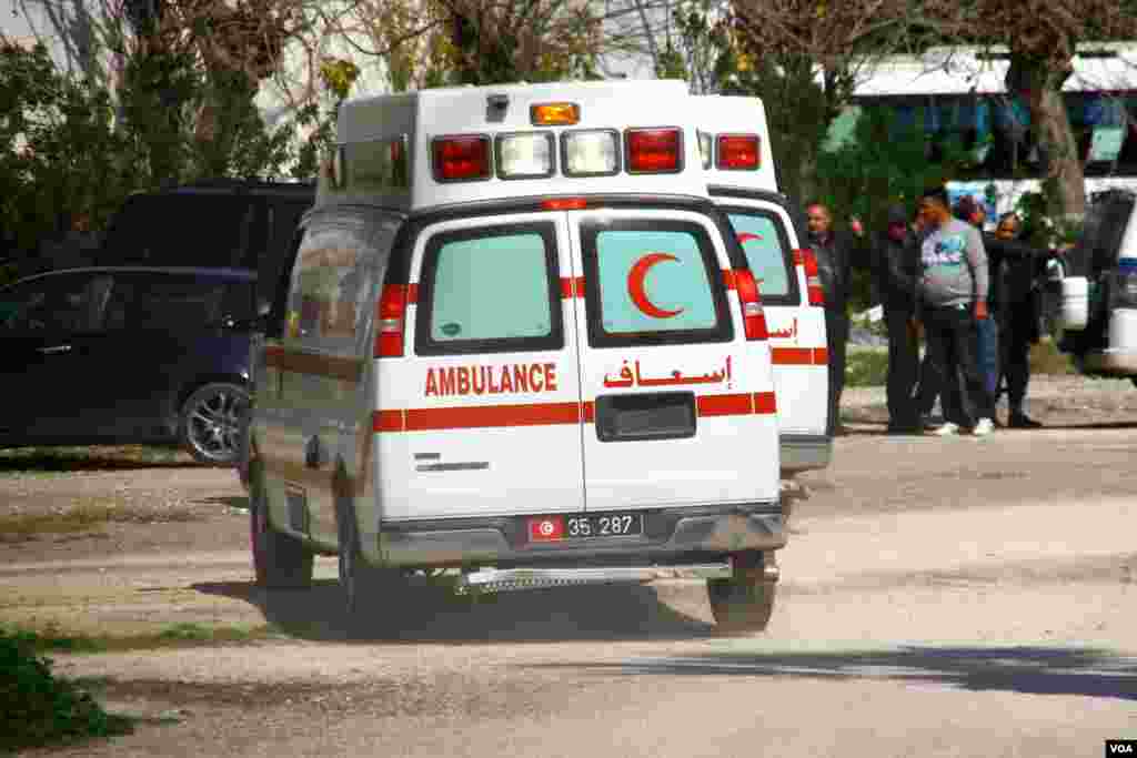 An ambulance and other emergency services vehicles stand the scene of an attack targeting tourists at the National Bardo Museum, Tunis, March 18, 2015. (Mohamed Krit/VOA) 
