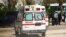 Une ambulance et d'autres véhicules des services d'urgence se tiennent sur les lieux d'une attaque visant des touristes au Musée national du Bardo, à Tunis, le 18 mars 2015.