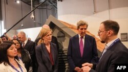 FILE — US Special Presidential Envoy for Climate John Kerry (2R) visits the Ukraine pavillon with Administrator of the US Agency for International Development (USAID) Samantha Power (C) at the United Nations climate summit in Dubai on December 6, 2023.