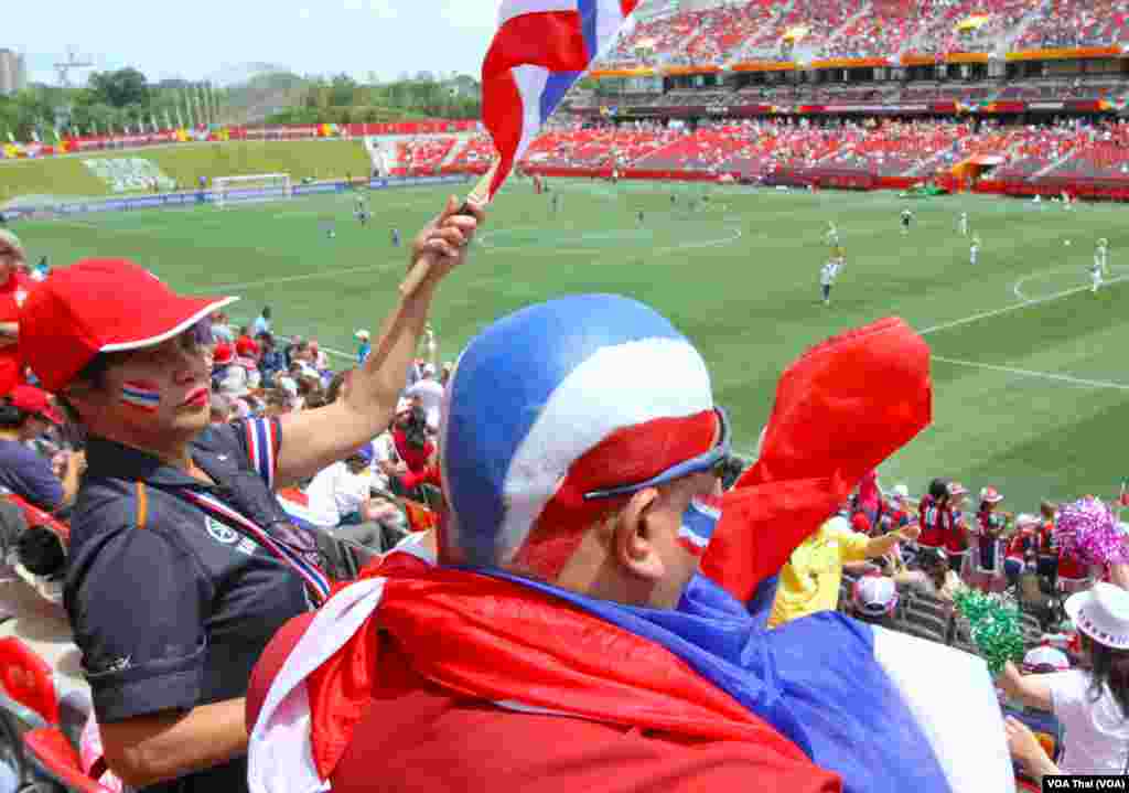 Thai Football fans in Ottawa