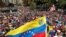 Des partisans de l'opposition participent à un rassemblement contre le gouvernement du président vénézuélien Nicolas Maduro et à la commémoration du 61e anniversaire de la fin de la dictature de Marcos Perez Jimenez à Caracas (Venezuela), le 23 janvier 2019. REUTERS / Carlos Garc