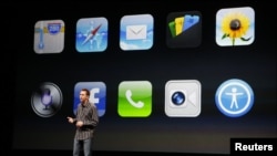 ကယ်လီဖိုးနီးယားပြည်နယ် ဆန်ဖရန်စစ္စကို မှာ Apple ကုမ္ပဏီက iPhone 5 အကြောင်းရှင်းလင်းပြသနေပုံ
(စက်တင်ဘာ ၁၂ရက် ၂၀၁၂)