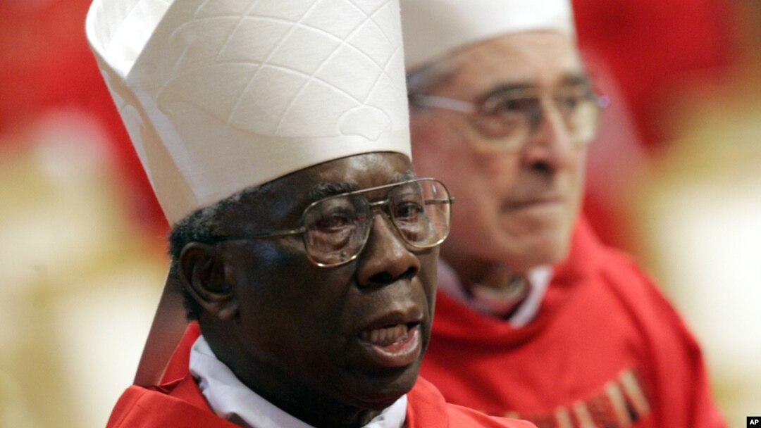 Kardinal Francis Arinze dari Nigeria. Ia dan Kardinal Peter Kodwo Appiah Turkson dari Ghana diperkirakan sebagai calon kuat pengganti Paus Benediktus XVI yang secara resmi meletakkan jabatan 28 Februari ini. 