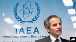 라파엘 그로시 IAEA 사무총장이 24일 오스트리아 빈에서 기자회견을 하고 있다. 