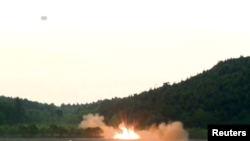 朝鲜试射导弹