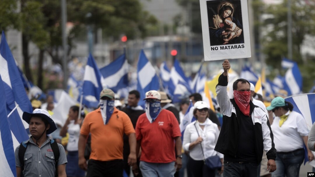 Demonstran anti pemerintah membawa poster bertuliskan: No Mataras - atau "Jangan Membunuh" dalam aksi unjuk rasa di Managua (foto: dok). 