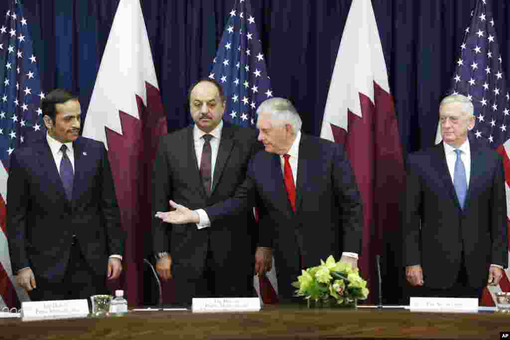 Ministan harkokin wajen kasar Qatar Sheik Mohammed Bin Abdulrahman Al Thani, tare da ministan tsaron kasar Khalid bin Mohammed al-Attiya, sun gana da sakataren harkokin wajen Amurka Rex Tillerson, ranar Laraba 30 ga watan Janairu 2018 a Washington, DC.