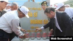 Lễ đặt viên đá đầu tiên khởi công xây Khu tưởng niệm Nghĩa sĩ Hoàng Sa' trên đảo Lý Sơn ở Quảng Ngãi