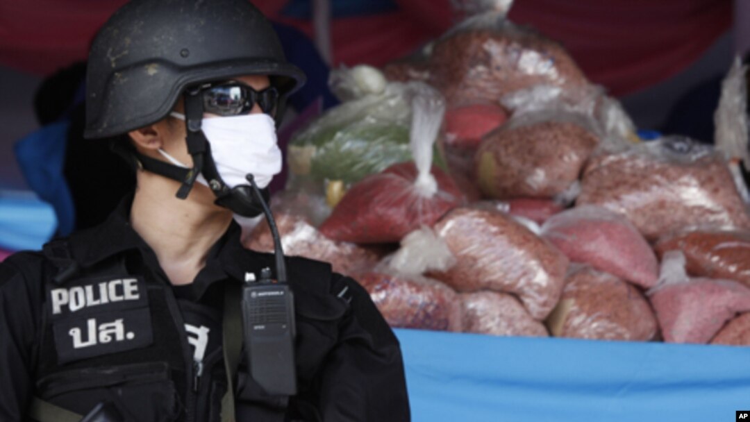 Policeman guards methamphetamine seizure, Ayutthaya province, Thailand, June 2010 (file photo).