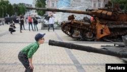 En Fotos | La normalidad retorna a Kiev, la ofensiva contiúa en el este