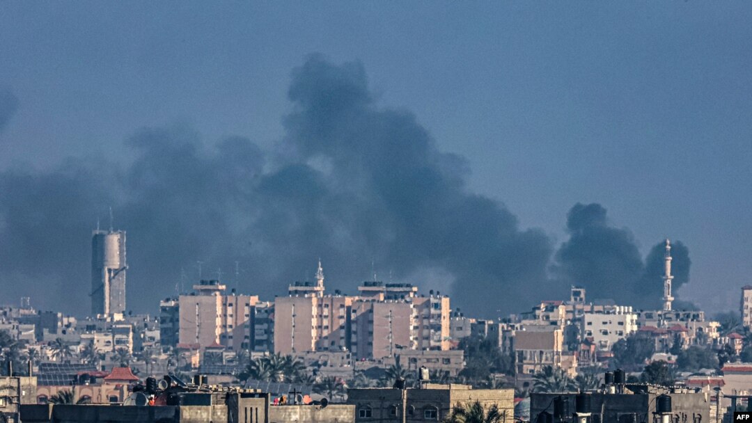 Dim posle eksplozije u Kan Junisu na jugu Pojasa Gaze (Foto: AFP)