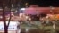 Xe cứu thương và các toán cứu hộ bên ngoài trung tâm di dân tại Ciudad Juarez, Mexico, ngày 28/3/2023. Ít nhất có hơn 30 người thiệt mạng khi trung tâm bị cháy.