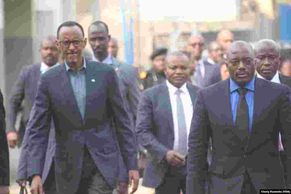 Paul Kagame et le président congolais Joseph Kabila, à Rubavu au Rwanda, le 12 août 2016 (VOA/Charly Kasereka).