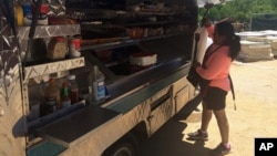Nancy Vasquez, una salvadoreña en EE.UU. amparada por el TPS tiene un camión para venta de comida en Rockville, Maryland.