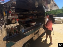 Nancy Vasquez, es una salvadoreña que vive en EE.UU. con el TPS. Ella tiene un camión de comidas en Maryland. Foto de archivo.