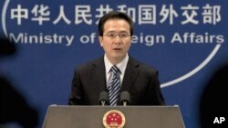 Chinese Foreign Ministry spokesman Hong Lei answers reporters' questions in Beijing. (file photo)