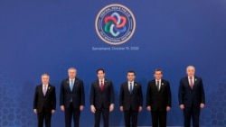 Wezîrê Derve yê Amerîkayê Marco Rubio (3ê Çep) di Hilcivîna C5+1, ligel Wezîrê Derve yê Kirqîzistanê Jeenbek Kulubayev (Ç), Wezîrê Derve yê Kazaxistanê Mukhtar Tileuberdi (yê 2 Çep), Wezîrê Derve yê Uzbekistan's Bakhtiyor Saidov (3ê Rast).