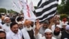 پاکستان کې دمخالفو ګوندونو ایتلاف دټولټاکنو دکمیشن مخې ته احتجاج پیل کړی