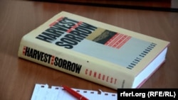 Книга «Жнива скорботи: радянська колективізація і Голодомор» Роберта Конквеста