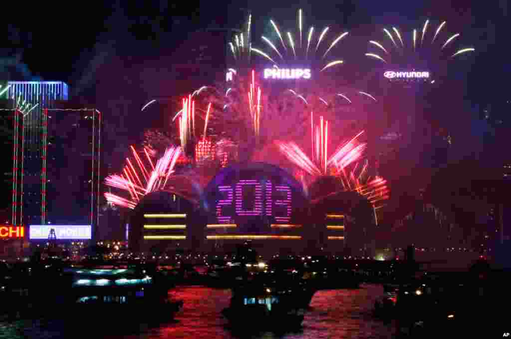 Fireworks explode at the Hong Kong Convention and Exhibition Center over the Victoria Harbor, January 1, 2013.