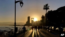Le soleil se lève sur Beyrouth, le 2 mars 2018 