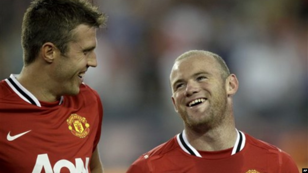 Tampil tanpa Wayne Rooney ((kanan) Manchester United kalah dua kali berturut-turut di kandang sendiri (foto: dok). 