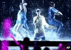 Justin Bieber performs at the American Music Awards at the Microsoft Theater on Nov. 22, 2015, in Los Angeles.