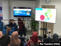 Diskusi peran media dalam demokrasi di Paramadina Graduate School di Jakarta turut mengetengahkan mandeknya kebebasan pers di Indonesia, Kamis, 2 Mei 2019. (Foto: Rio Tuasikal/VOA)