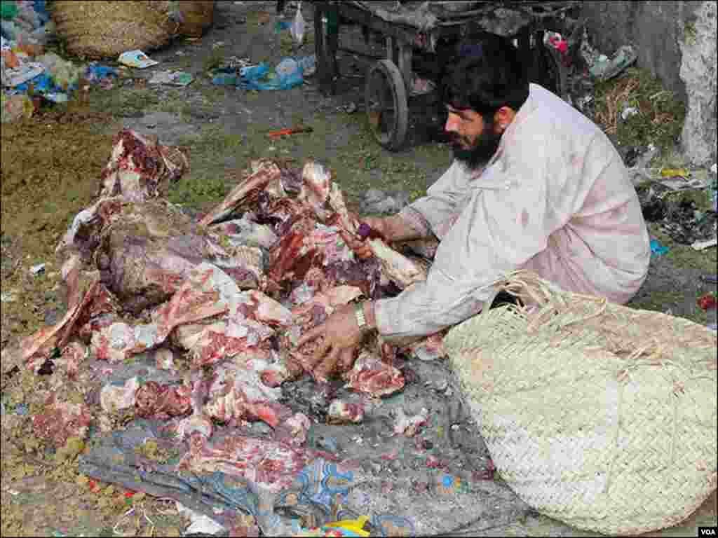 بکرا عید کے دوران گوشت کی چربی نکال کر بیچنے والے بھی ان دنوں سرگرم ہوجاتے ہیں