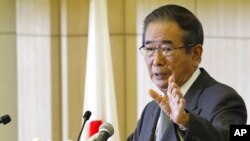 日本东京都知事石原慎太郎10月25日举行记者会，宣布辞职以组建新的政党，参加全国大选。