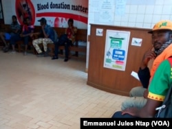 Dans le hall de la banque de sang de l'hôpital central de Yaoundé, le 20 juin 2017. (VOA/Emmanuel Jules Ntap)