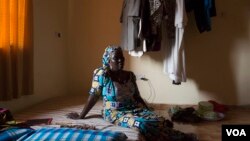 Martha Mark a peur de ne jamais revoir ses enfants, Abuja, Nigeria, le 12 avril 2017. (C.Oduah/VOA)