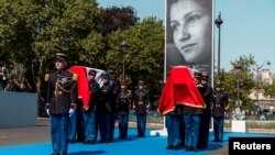 French Republican Guards carry the flag-draped coffins of late Auschwitz survivor and French health minister Simone Veil and her late husband Antoine Veil during a national tribute before being laid to rest in the crypt of the Pantheon mausoleum, in Paris, July 1, 2018. 