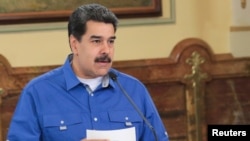 니콜라스 마두로 베네수엘라 대통령이 15일 베네수엘라 카라카스 미라플로레스 궁에서 열린 내각회의에서 연설하고 있다. 