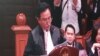 Ketua tim kuasa hukum TKN Jokowi-Ma'ruf , Yusril Ihza Mahendra saat membacakan jawaban atas gugatan BPN Prabowo-Sandi di Mahkamah Konstitusi, Selasa (19/6). (VOA/Fathiyah)