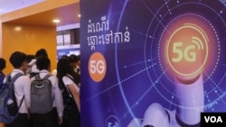 Cellcard, one of the leading mobile operaters in Cambodia, advertises a 5G network system, during a Digital Cambodia 2019 event, in Phnom Penh, Cambodia, March 15, 2019. (Sun Narin/VOA Khmer)