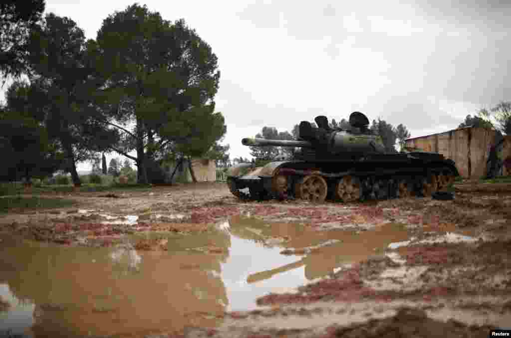 A damaged tank is seen at the Free Syrian Army controlled infantry college near Aleppo, Syria, December 21, 2012.