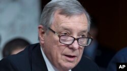 El senador Richard Durbin, demócrata por Illinois, pidió la renuncia de la secretaria de Seguriad Nacional de EE.UU., Kristjen Nielsen, durante una audiencia de la Comisión Judicial del Senado el martes, 31 de julio de 2018.