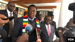 President Emmerson Mnangagwa speaks to reporters in Harare, Zimbabwe, July 20, 2018. Mnangagwa says the Zimbabwe Electoral Commission is independent and professional to run a credible election on July 30. (S. Mhofu/VOA)