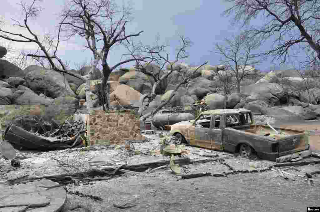 A burned home is seen in an unidentified neighborhood west of Highway 89 in Yarnell, Arizona, USA, July 3, 2013. Firefighters tightened their grip on a blaze in Arizona that killed 19 of their comrades days earlier.