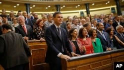 Socialist leader Pedro Sanchez, center left, stands with deputies in the parliament after a motion of no confidence vote at the Spanish parliament in Madrid, June 1, 2018.