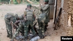 Government troops load ammunition during their offense against rebels of the Democratic Forces for the Liberation of Rwanda in Kirumba, Democratic Republic of Congo, Feb. 28, 2015.