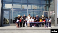 First lady Melania Trump and Assistant Interior Secretary Rob Wallace participate in a ribbon-cutting ceremony with students from Amidon-Bowen Elementary School in Washington to reopen the Washington Monument, Sept. 19, 2019.