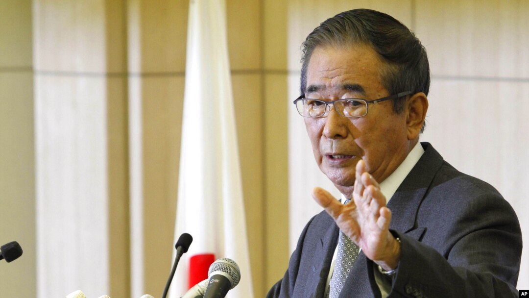 Shintaro Ishihara tampil dalam konferensi pers di Tokyo untuk mengabarkan pengunduran dirinya, Kamis (25/10).